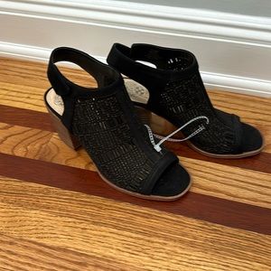 Vince Camuto Samdals. Size 7